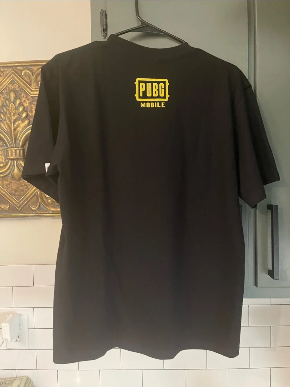 Mens Graphic Design Tee Size M.